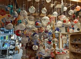 Monschauer allerlei im ehemaligem Handwerkermarkt. Chrissys-in, Geschenkartikel, Taschen, Ledergürtel, Geldbörsen, Altstadt