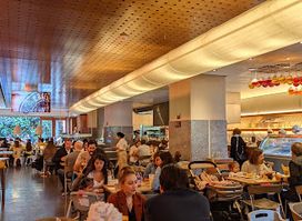 Restaurant Crepes & Waffles Parque 93