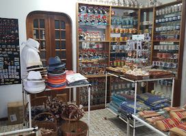 Arco Velho Gift Shop