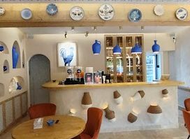 Lut Cafe