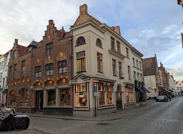 belgium/bruges/minnewater/shop/lace-jewel