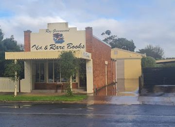 australia/western-district/shop/roz-greenwood-old-rare-books