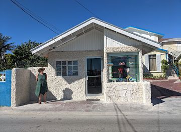 the-bahamas/bimini/shop/ms-antoinette