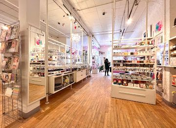 canada/winnipeg/exchange-district/shop/tara-davis-studio-boutique