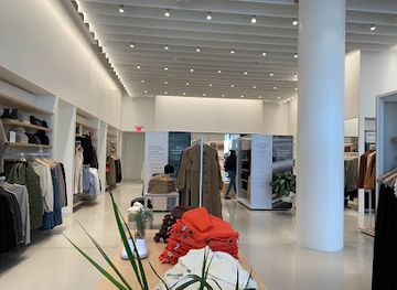 massachusetts/boston/seaport-district/shop/everlane