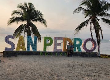 belize/lighthouse-reef-atoll/shop/san-pedro-artisans-market