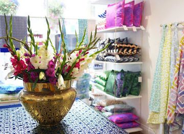 guernsey/grandes-rocques/shop/penelope-hope