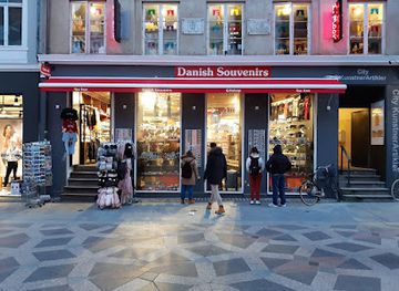 denmark/copenhagen/shop/danish-souvenirs-luggages