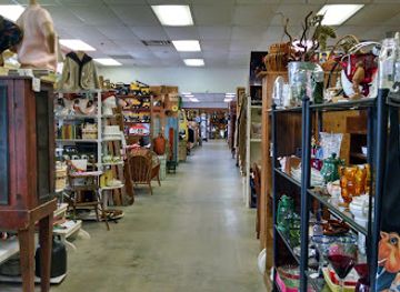 michigan/holland/shop/harvest-antiques-collectible