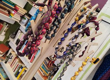 italy/bari/shop/charity-chic-italia-negozio-di-utilita-sociale-abbigliamento-vintage-solidale-bari