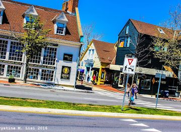rhode-island/blackstone-river-bikeway/shop/newport-mansions-store-on-bannister-s-wharf