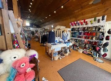 oregon/smith-rock-state-park/shop/crescent-moon-ranch