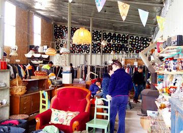 israel/galilee/shop/second-hand-hangar