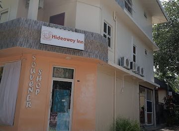 maldives/dhigurah/shop/souvenir-shop