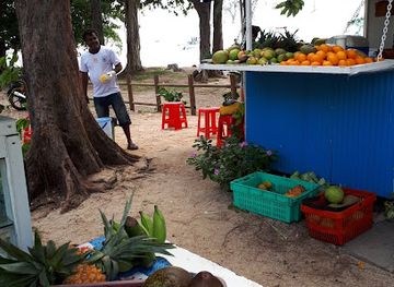 mauritius/trou-aux-biches/shop/chez-roy-fruit