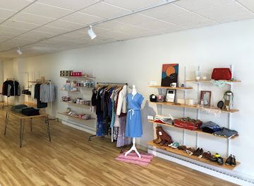 wisconsin/la-crosse/shop/the-collective-on-main