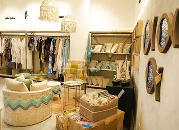 jordan/aqaba-coast/shop/hands-by-the-sea