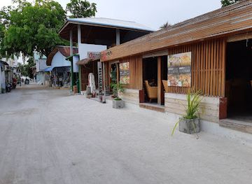 maldives/veligandu-island/shop/dhuveli-choice