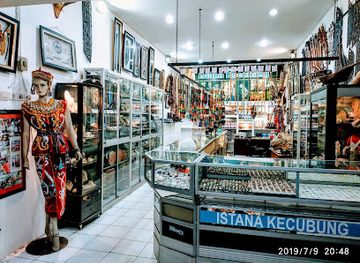 indonesia/tanjung-puting-national-park/shop/toko-souvenir-istana-kecubung