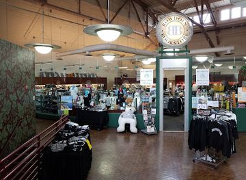 maine/brunswick/shop/the-bowdoin-store