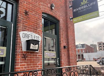 iowa/dubuque/shop/riverbluff-collective-retail-store-lounge