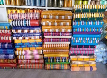 ghana/mole-national-park/shop/hadjia-momo-smocks