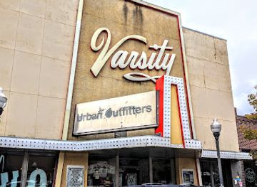 kansas/lawrence/shop/urban-outfitters