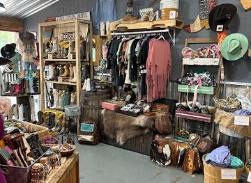 Split Arrow Boutique