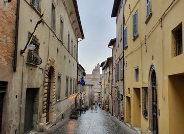 italy/urbino/shop/porta-santa-lucia