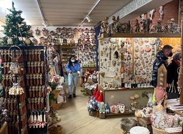 italy/calanques-of-piana/shop/conrad-moroder-woodcarvings