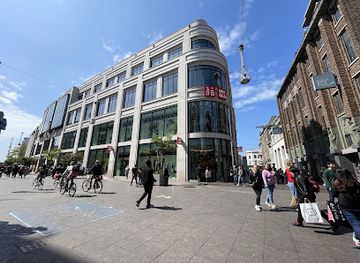 netherlands/the-hague/shop/uniqlo