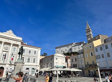 slovenia/piran/shop/trgovina-sarm