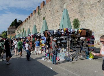 italy/pisa/shop/souvenir-genuine-lethar-made-in-italy