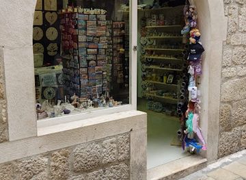 croatia/split/old-town/shop/souvenir-gift-shop-lily
