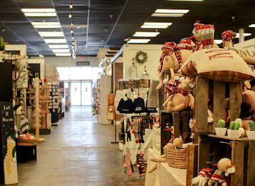 illinois/naperville/shop/painted-tree-boutiques-naperville