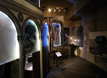 croatia/zagorje/shop/krapina-neanderthal-museum