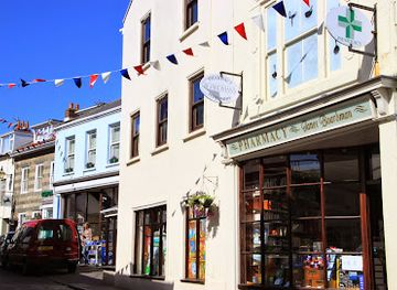 guernsey/st-anne/shop/boardman-s-pharmacy-perfumery