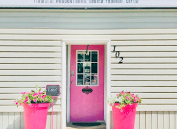canada/western-manitoba/shop/samantha-s-boutique-the-trendy-store-with-the-pink-door