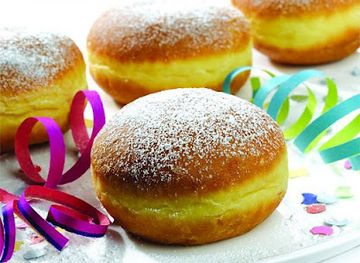 slovenia/mura/shop/portia-bazar-pustni-kostumi-maskare-za-karneval-vintage-in-retro-stil-oblacil