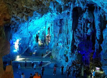 gibraltar/st-michael-s-cave/shop/apes-den