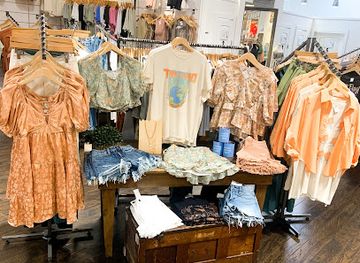 arkansas/fayetteville/shop/trinkets-boutique-fayetteville