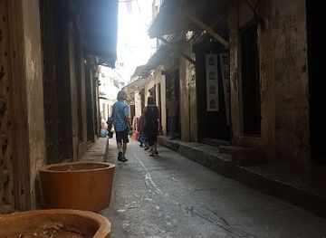 tanzania/stone-town/house-of-wonders/shop/nakupenda-art-gallery