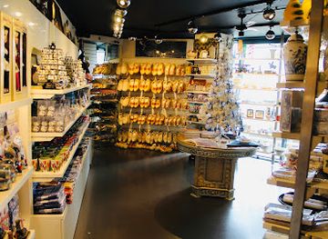 netherlands/rotterdam/shop/souverniershop-waterfront