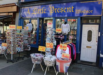 united-kingdom/windsor/shop/a-little-present