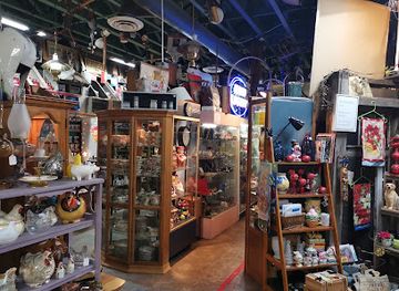 nevada/hoover-dam/shop/goatfeathers