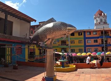 colombia/guatape/shop/punto-moda