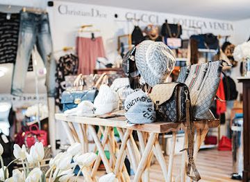 rhode-island/yawgoo-valley-ski-area/shop/the-runway-lux-boutique