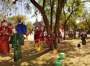 myanmar-burma/golden-triangle/shop/golden-umbrella-bodyart-and-puppet-shop