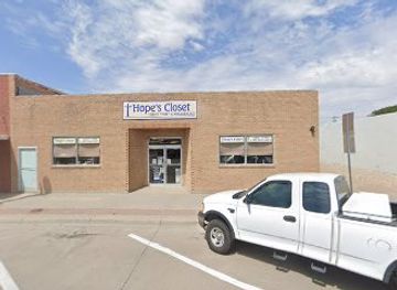 kansas/monument-rocks/shop/hopes-closet-thrift-store