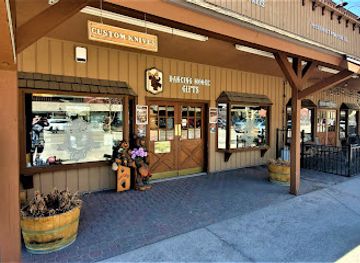 montana/yellowstone-national-park/shop/dancing-moose-gifts